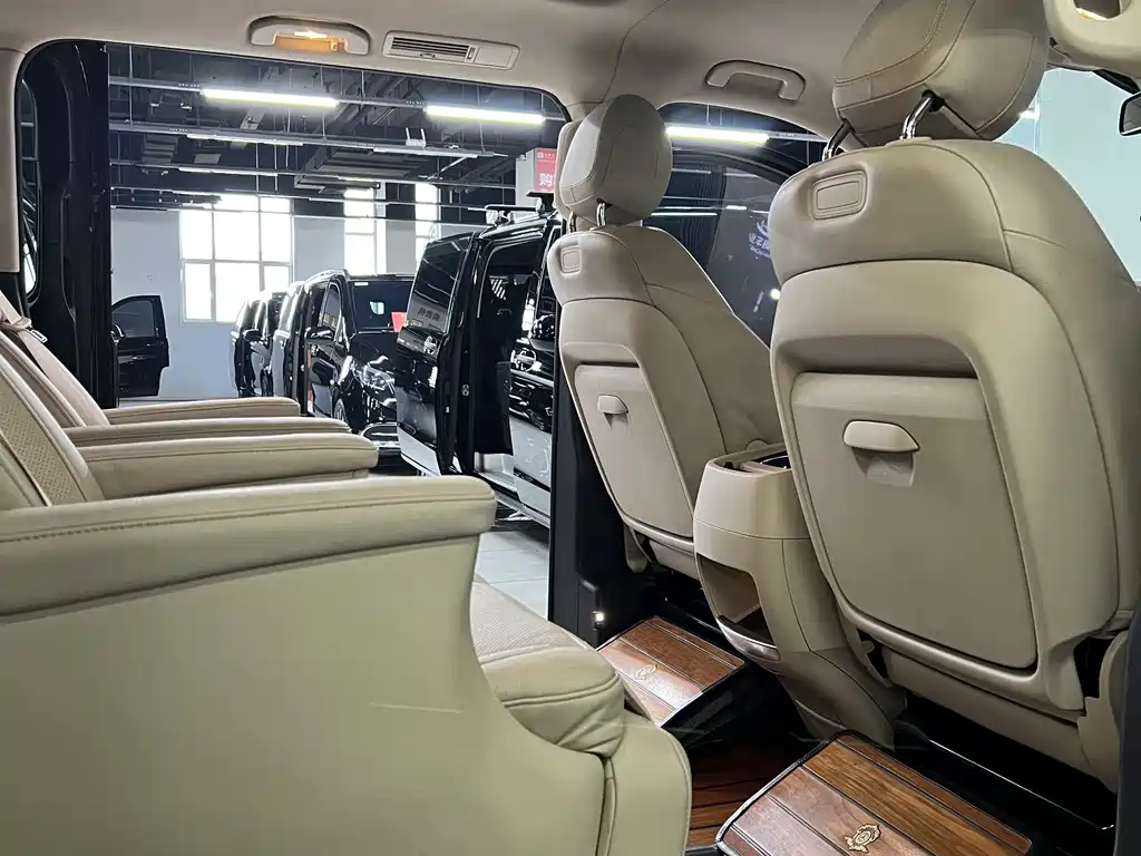 Mercedes-Benz V-Class 2019 — фото 15