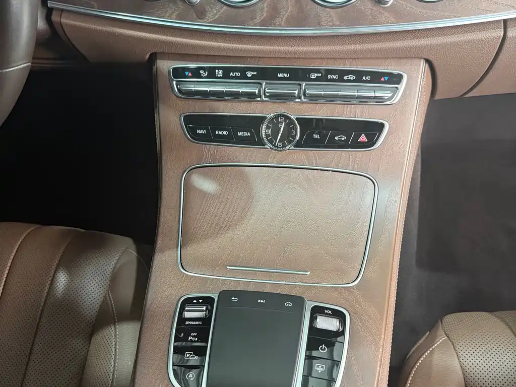 Mercedes-Benz E-Class 2020 — фото 13