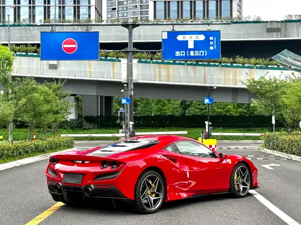 Ferrari F8 2021