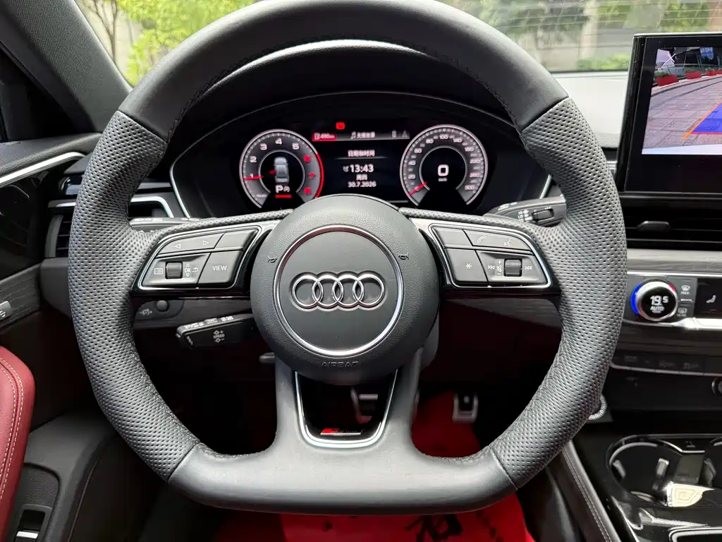 Audi A4L 2024 — фото 11