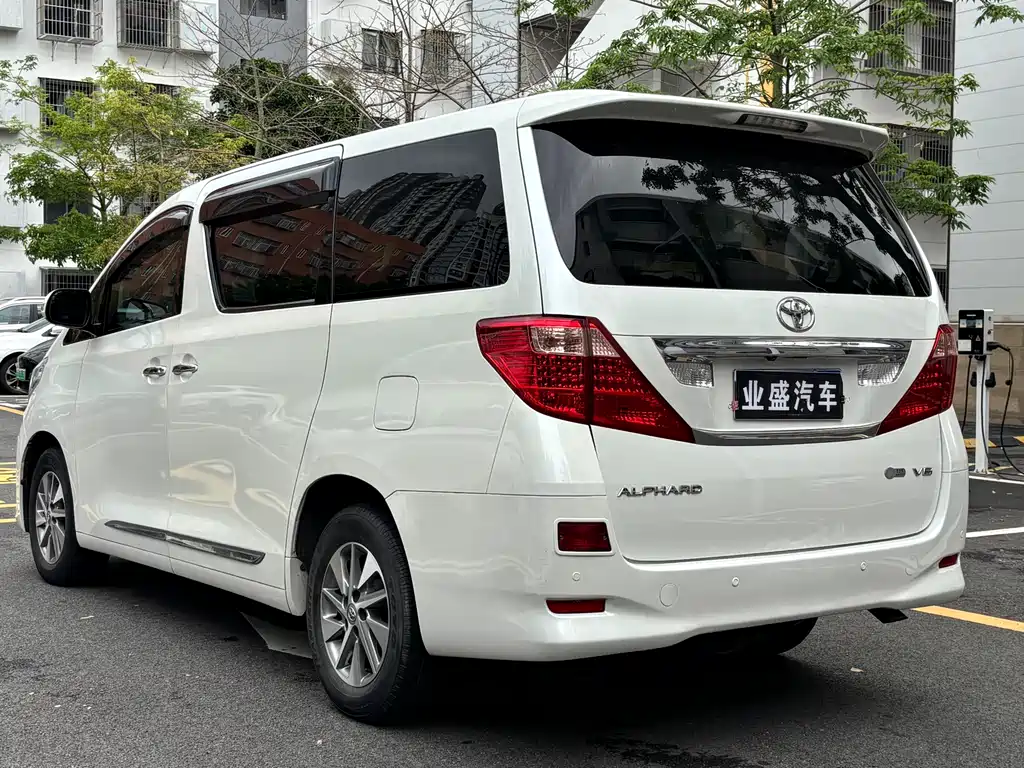 Toyota Alphard 2010 — фото 6