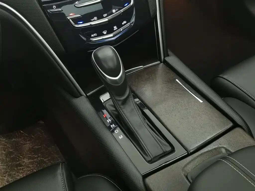 Cadillac XTS 2018 — фото 13