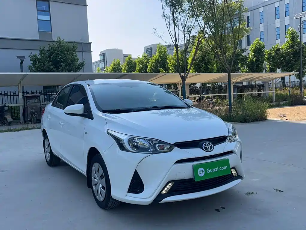 Toyota Yaris L 2017 — фото 8