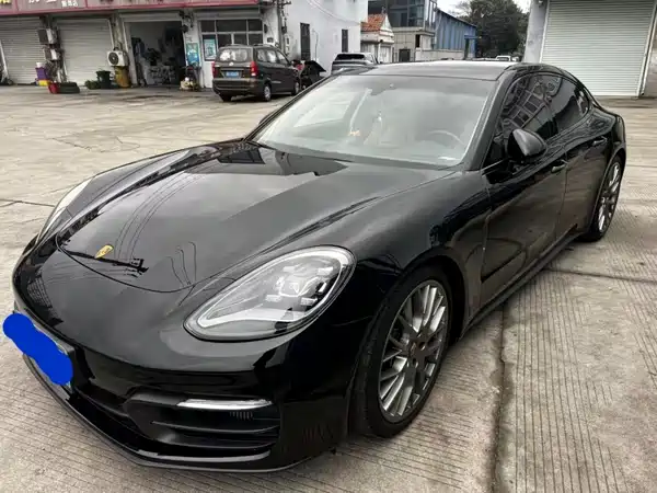Porsche Panamera 2023