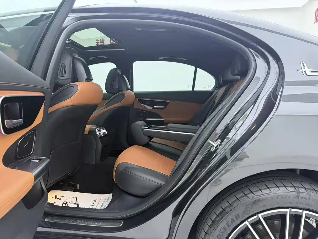 Mercedes-Benz C-Class 2023 — фото 5