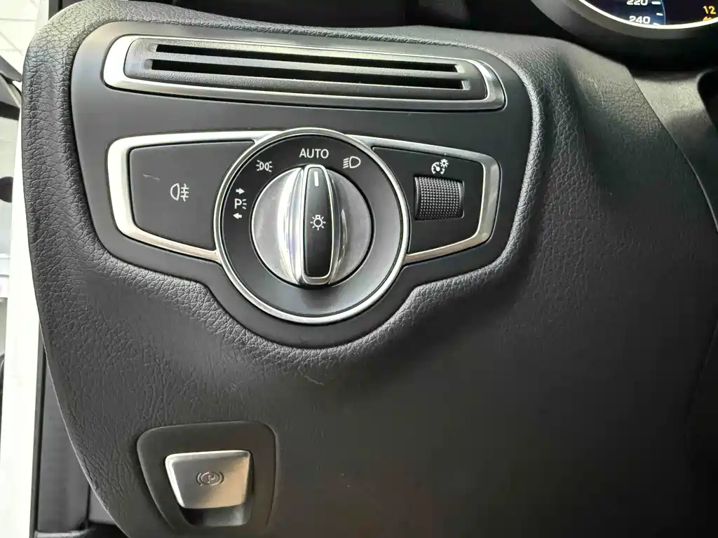 Mercedes-Benz C-Class 2020 — фото 21