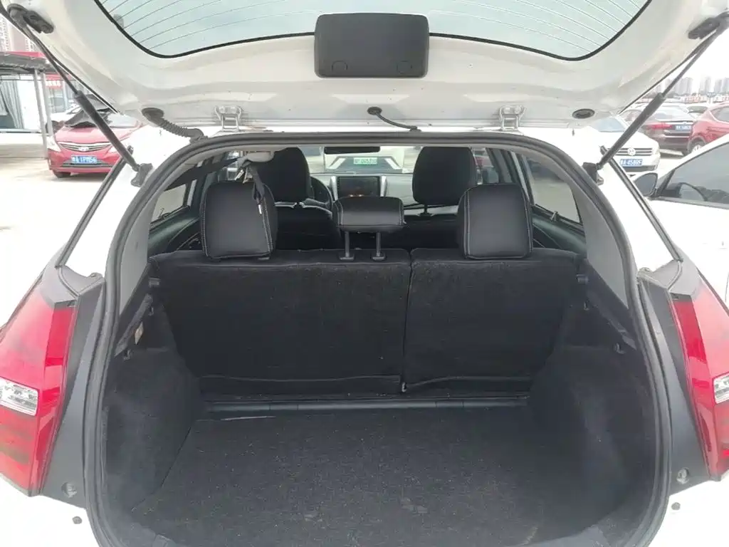 Toyota Yaris L 2019 — фото 19