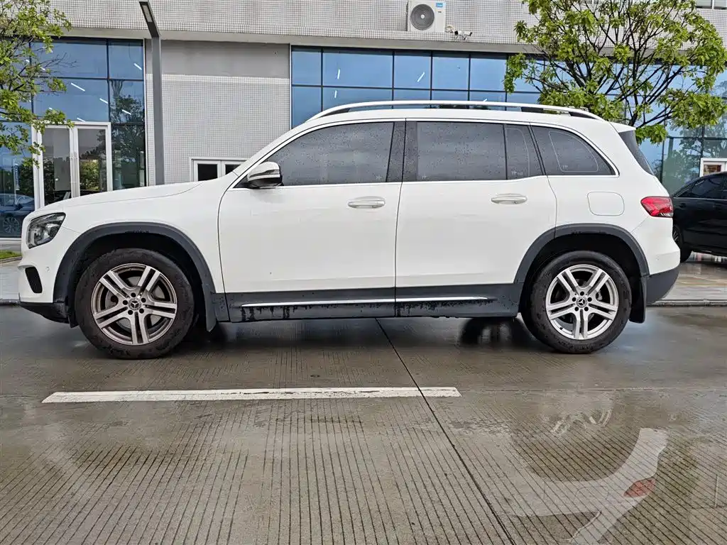 Mercedes-Benz GLB 2023