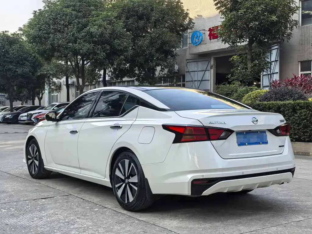 Nissan Teana 2022 — фото 12
