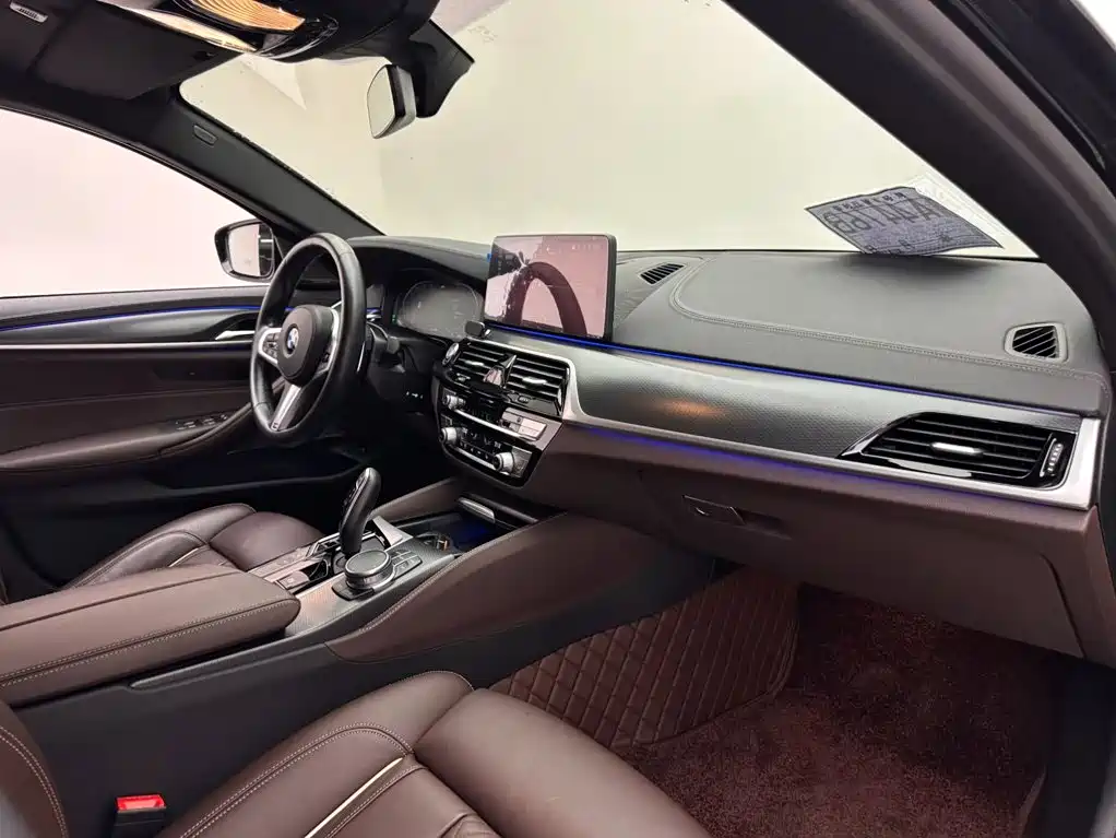 BMW 5 Series 2020 — фото 11