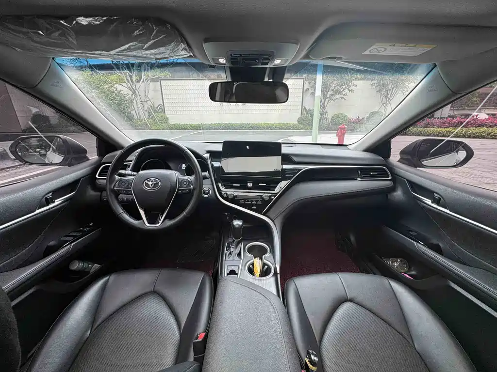 Toyota Camry 2023 — фото 7