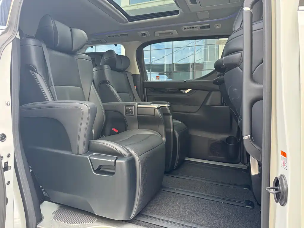 Toyota Vellfire 2023 — фото 12