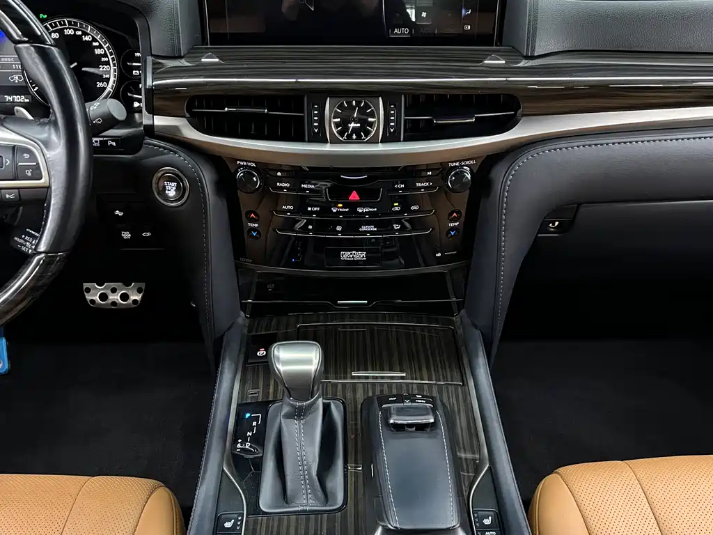 Lexus LX 2022 — фото 17