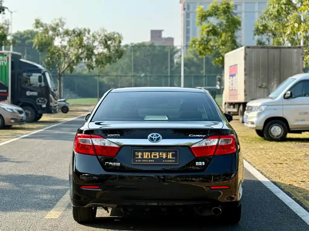 Toyota Camry 2014 — фото 6