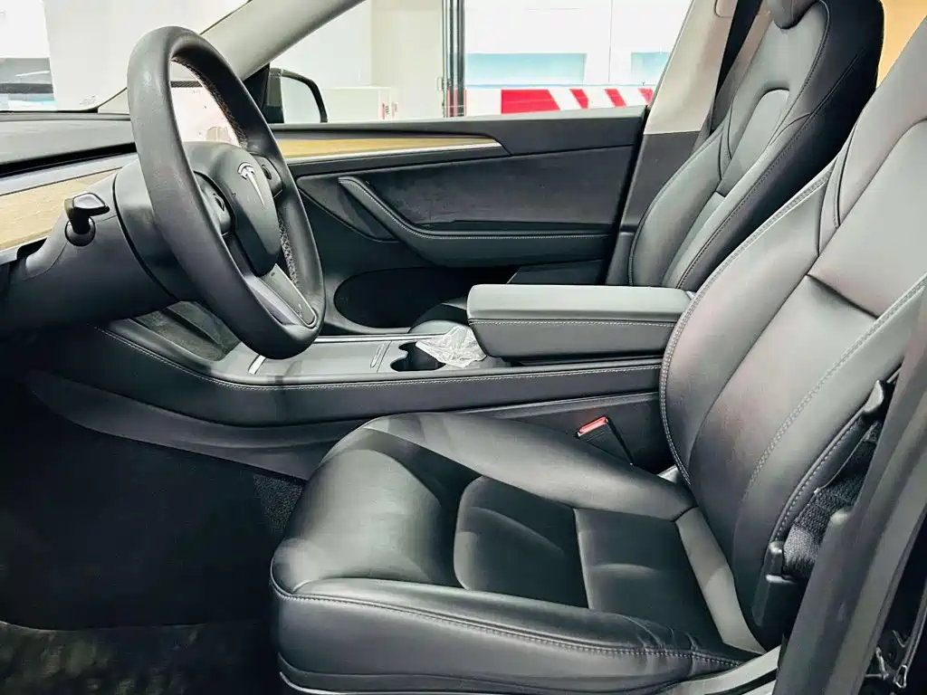 Tesla Model Y 2022 — фото 9