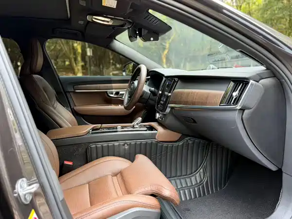Volvo S90 2023