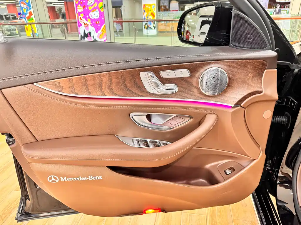 Mercedes-Benz E-Class 2023 — фото 10