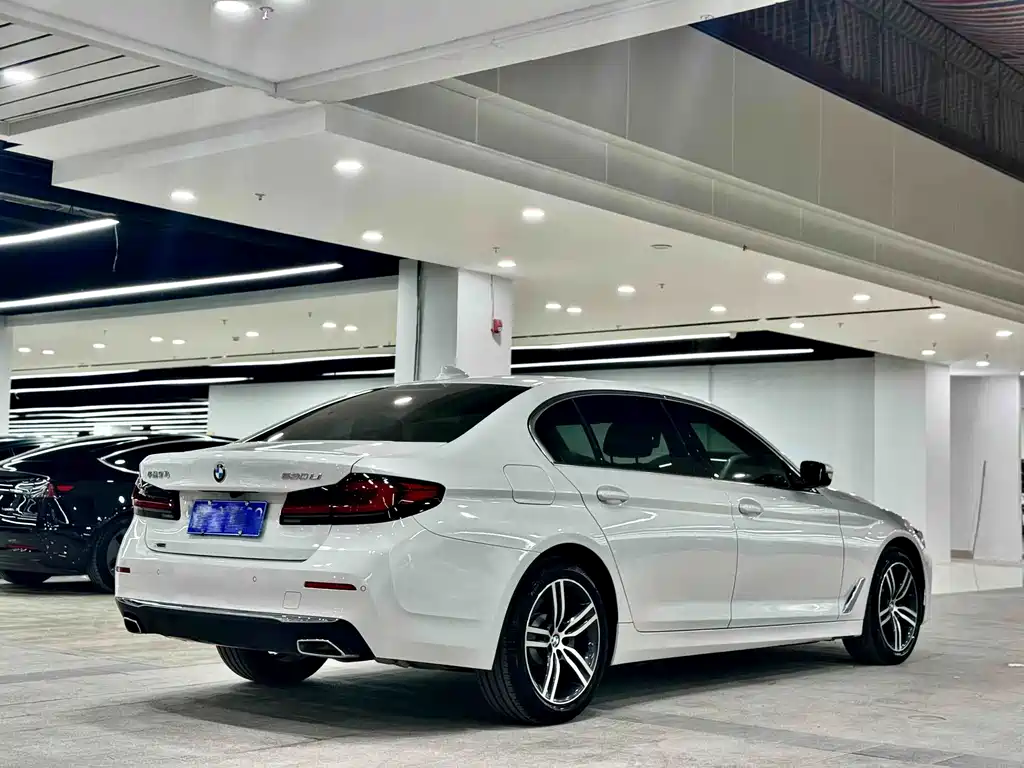 BMW 5 Series 2021 — фото 12
