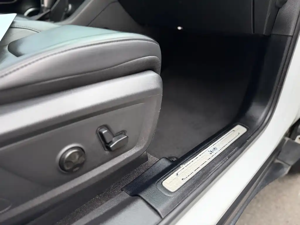 Jeep Grand Commander 2019 — фото 17