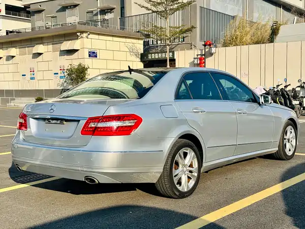 Mercedes-Benz E-Class 2010