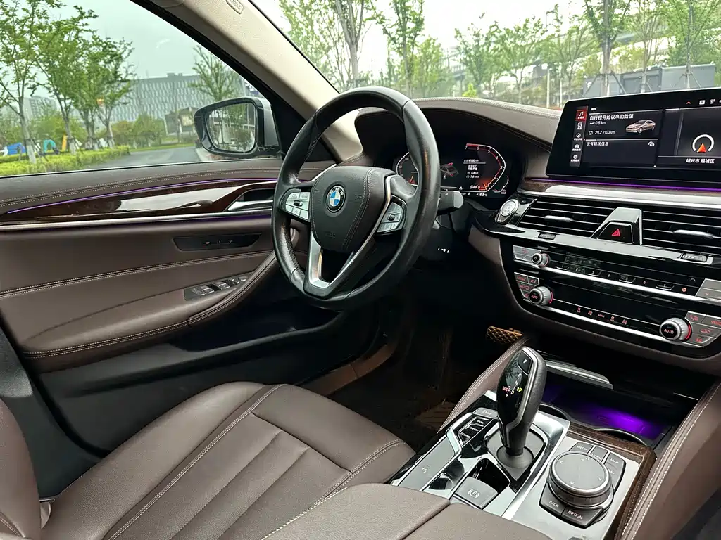 BMW 5 Series 2020 — фото 12