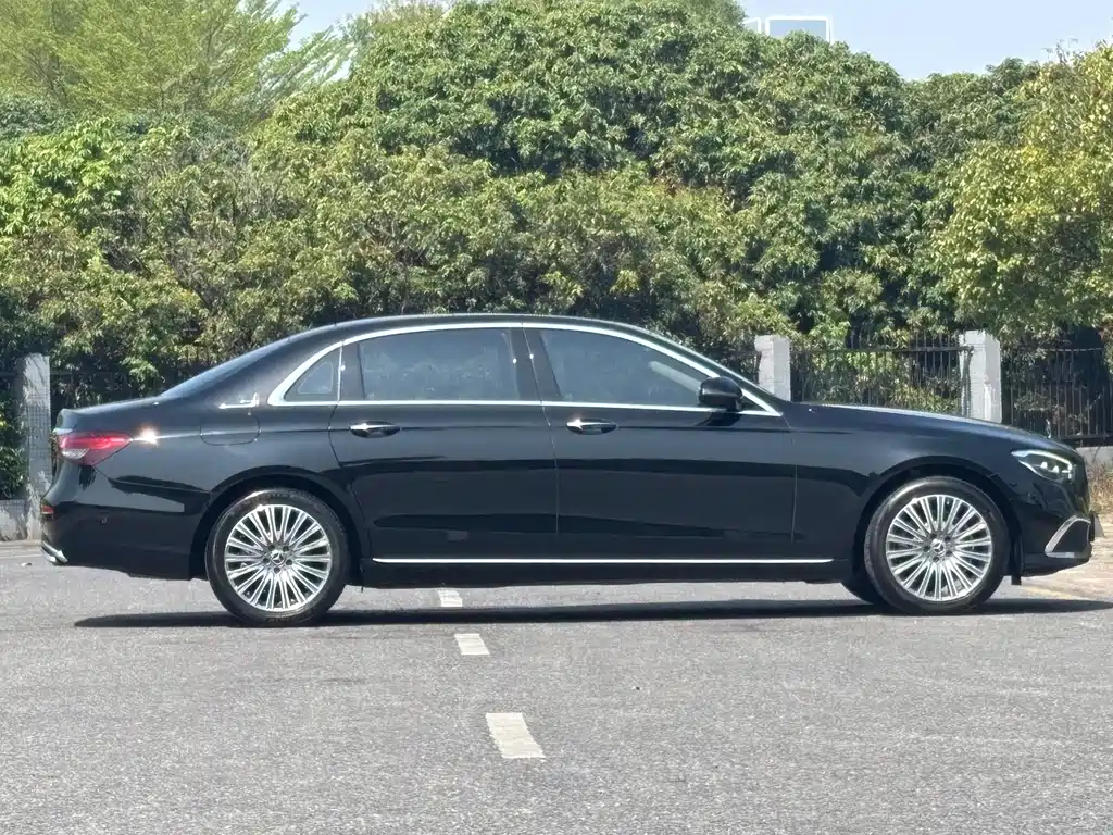 Mercedes-Benz E-Class 2023 — фото 11