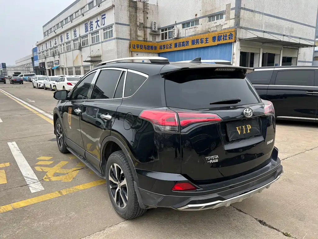 Toyota RAV4 2019 — фото 13
