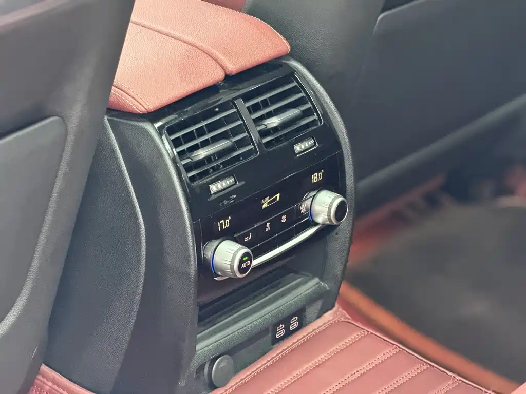 BMW 5 Series 2021 — фото 16