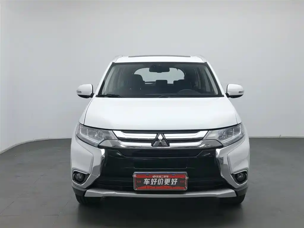 Mitsubishi Outlander 2018 — фото 3