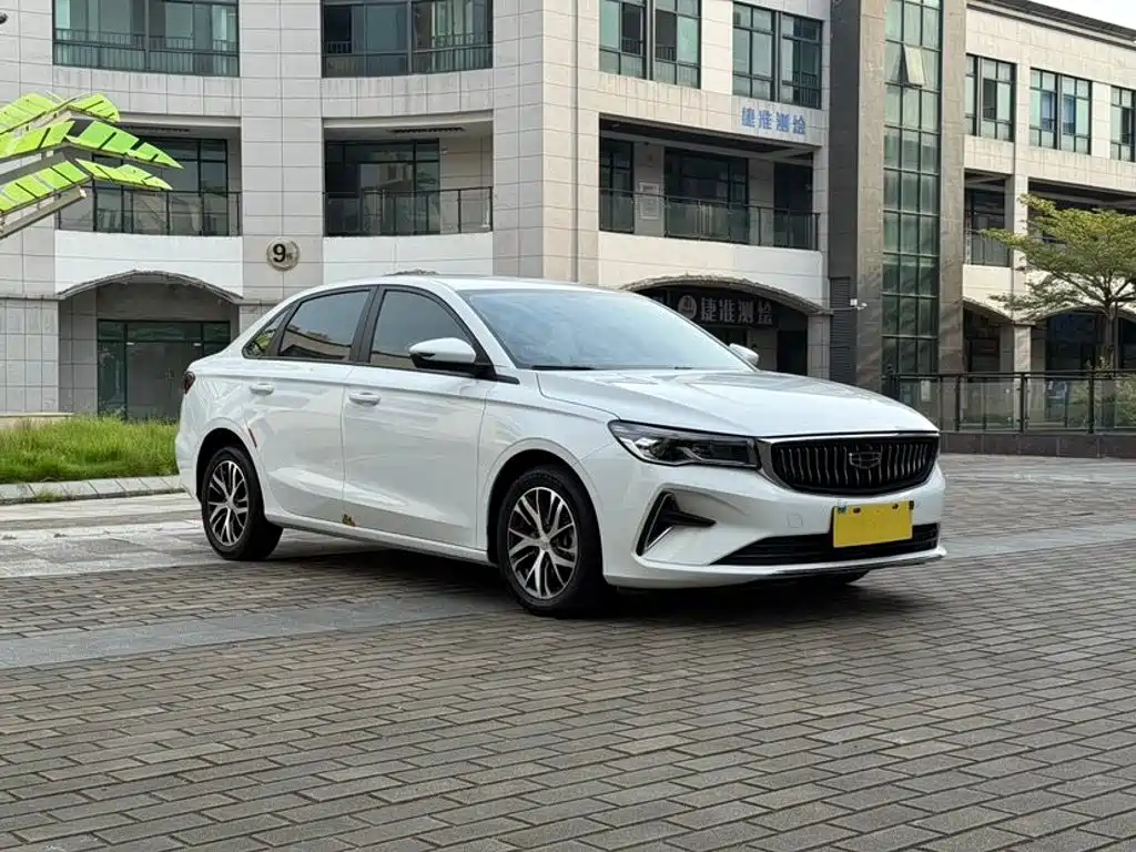 Geely Emgrand 2022