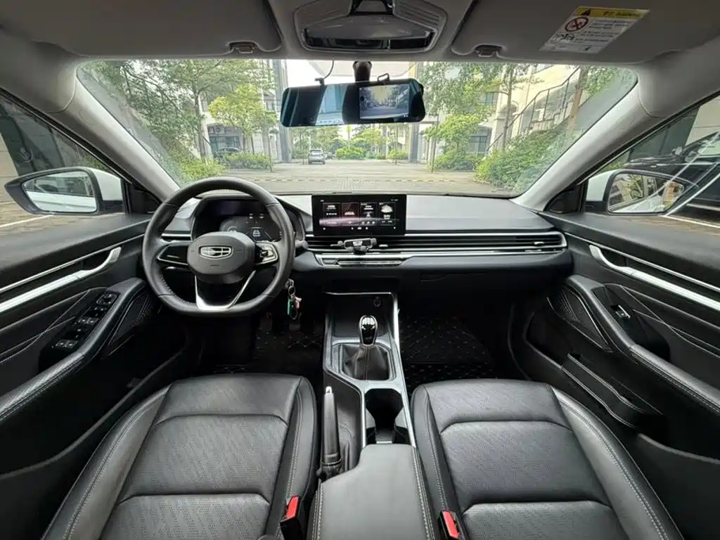 Geely Emgrand 2022