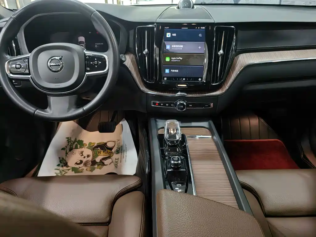 Volvo XC60 Plug-In Hybrid 2022 — фото 9