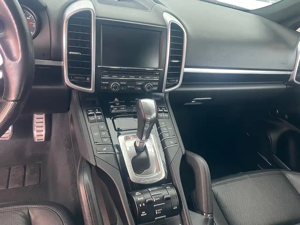 Porsche Cayenne 2015 — фото 19