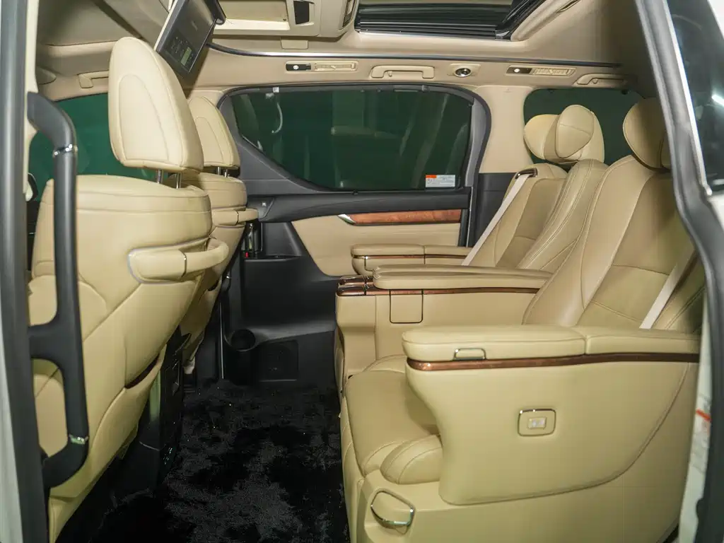 Toyota Alphard 2017 — фото 28