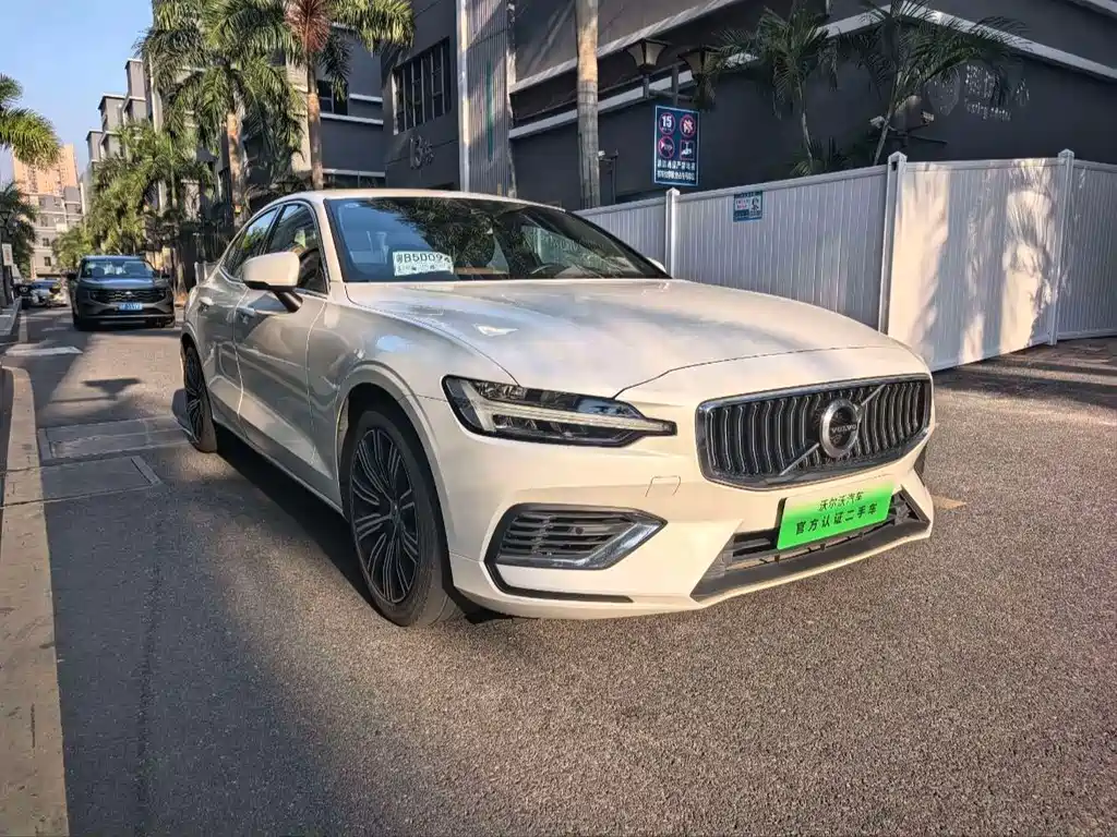 Volvo S60 Plug-In Hybrid 2021 — фото 3