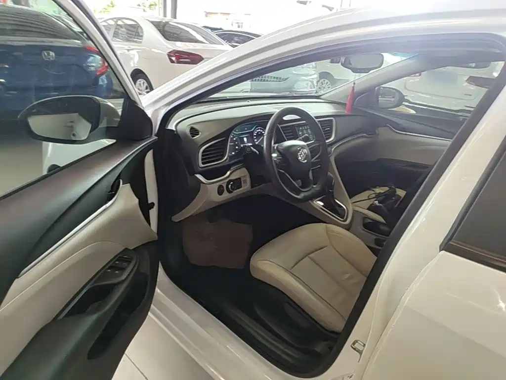 Buick Excelle 2019 — фото 16