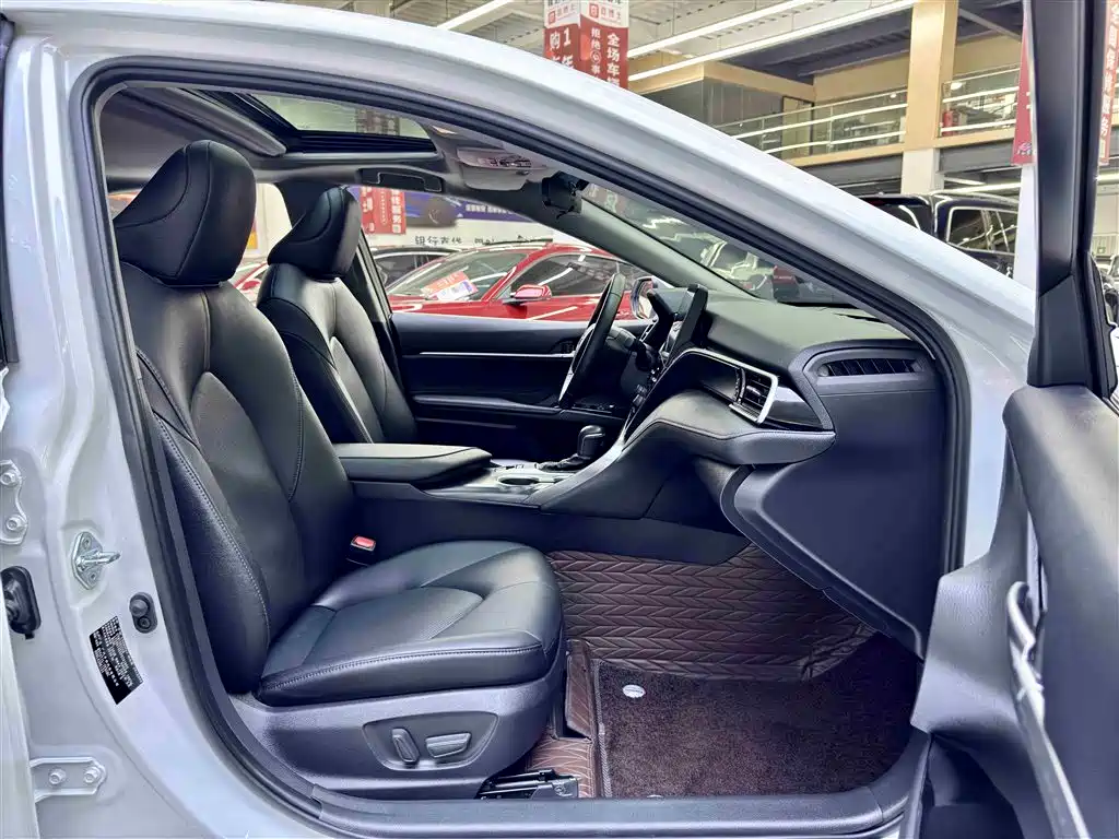 Toyota Camry 2023 — фото 15