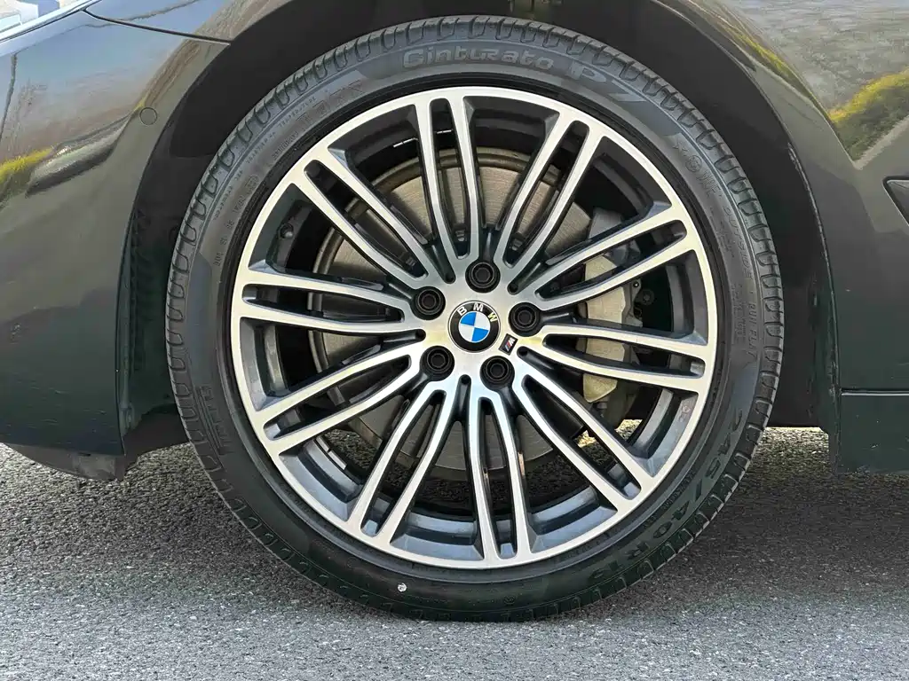 BMW 5 Series 2019 — фото 12