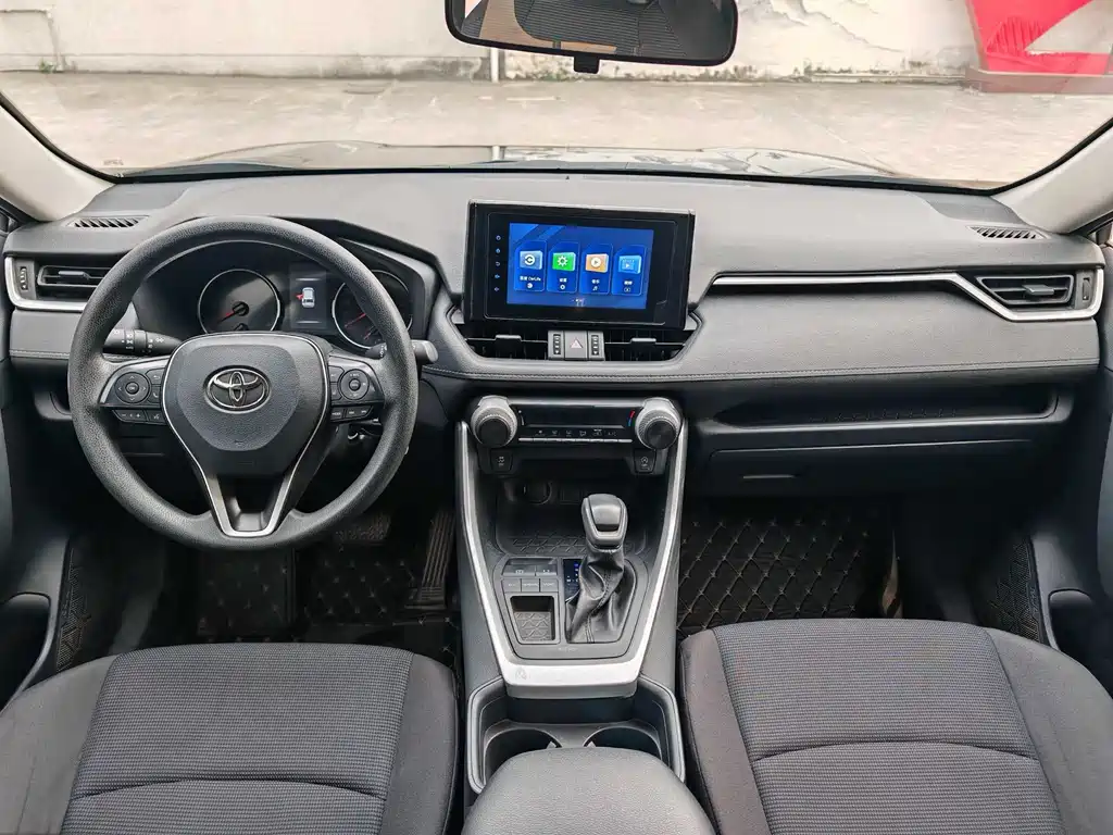 Toyota RAV4 2023 — фото 12