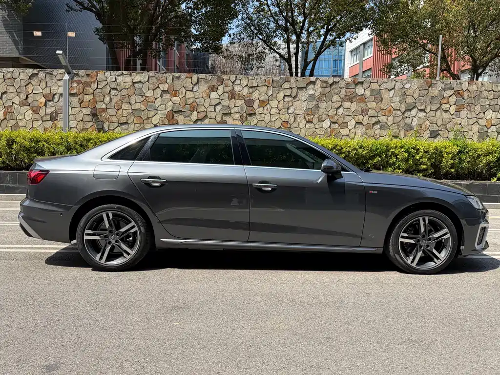 Audi A4L 2021 — фото 26