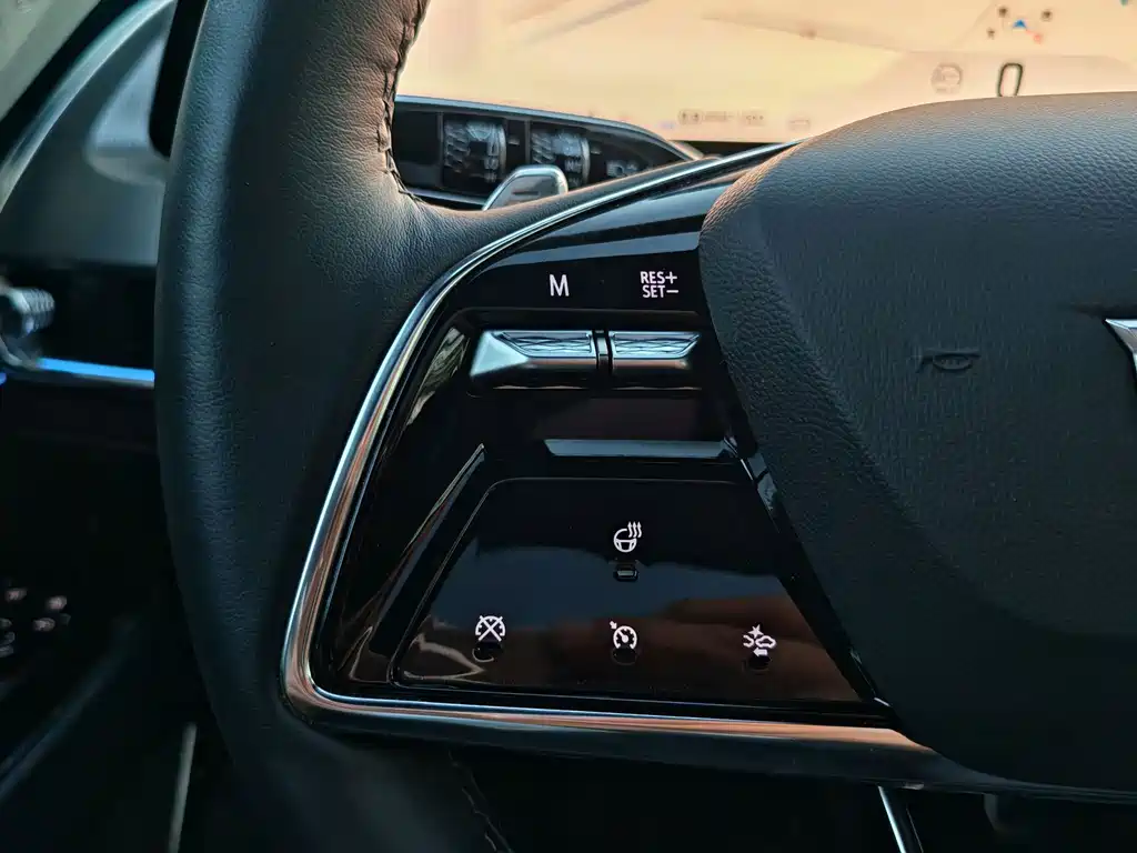 Cadillac XT5 2025 — фото 28