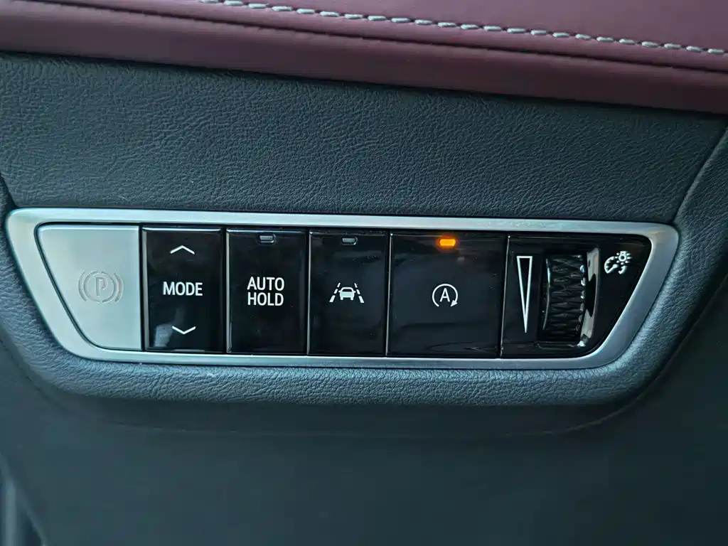 Cadillac XT5 2025 — фото 36