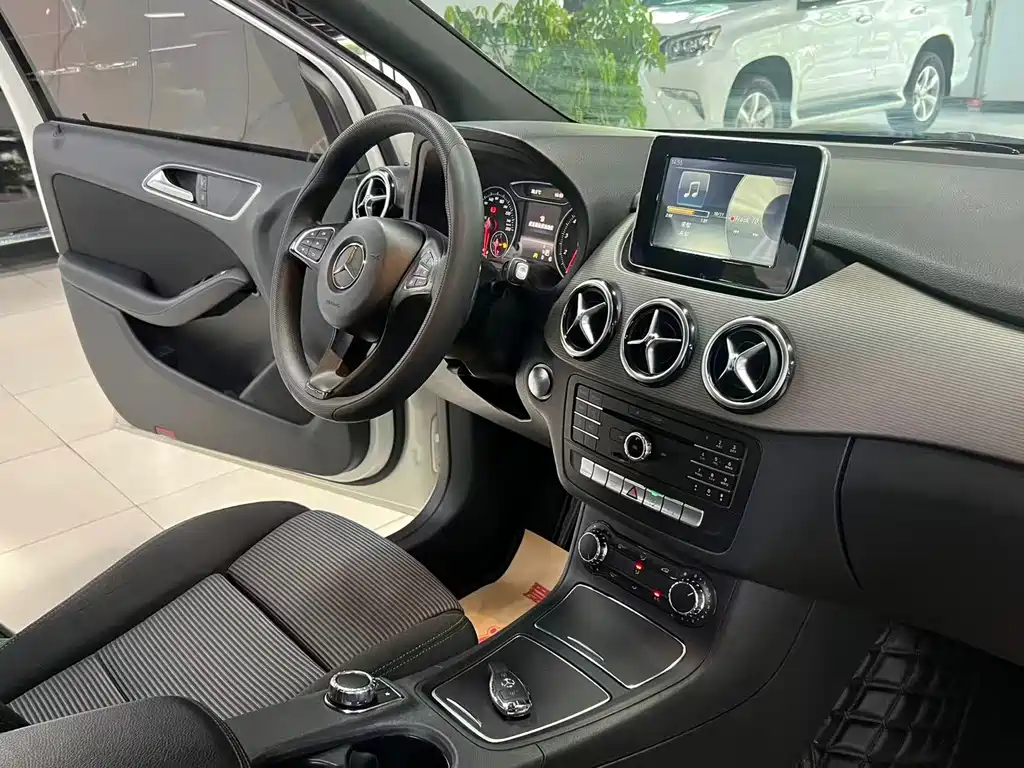 Mercedes-Benz B-Class 2016 — фото 15