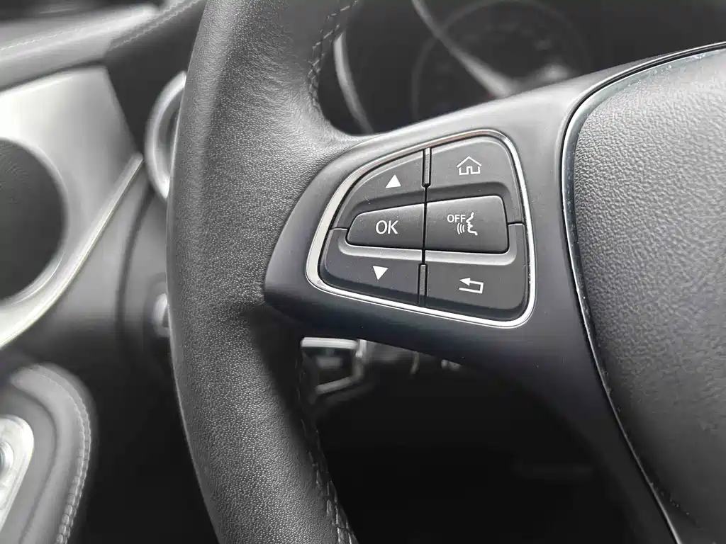 Mercedes-Benz GLC 2018 — фото 15