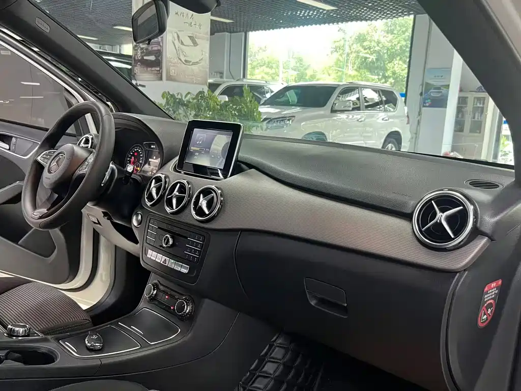 Mercedes-Benz B-Class 2016 — фото 11