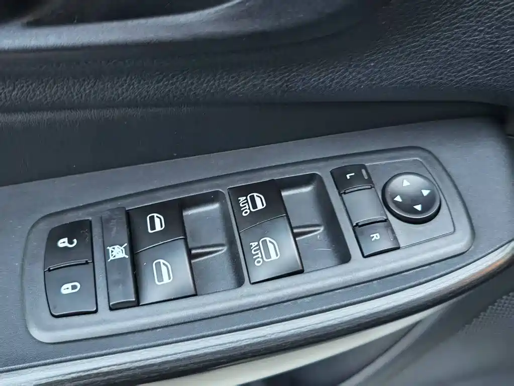 Jeep Cherokee 2016 — фото 12