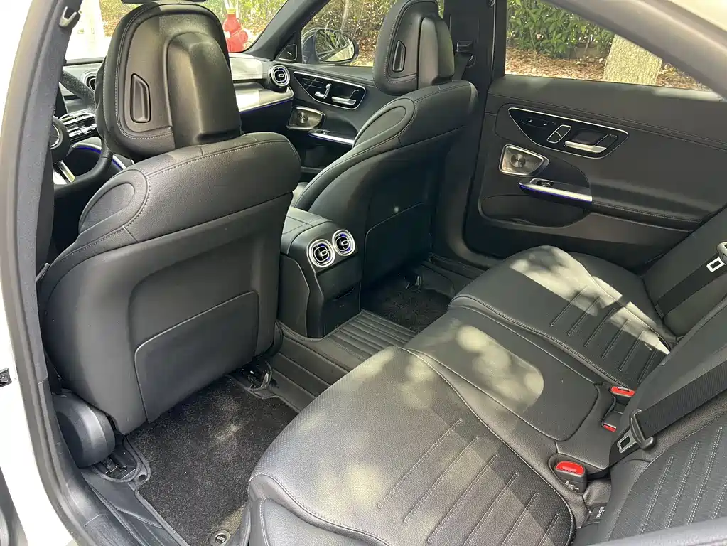 Mercedes-Benz C-Class 2025 — фото 17
