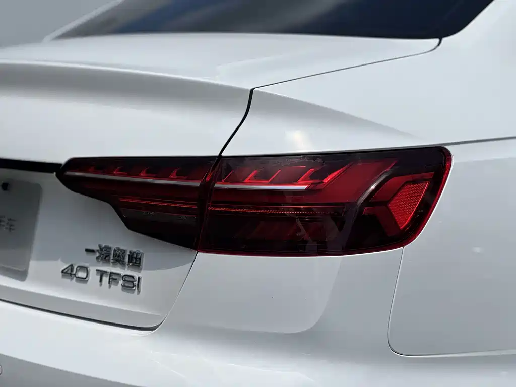 Audi A4L 2022 — фото 14