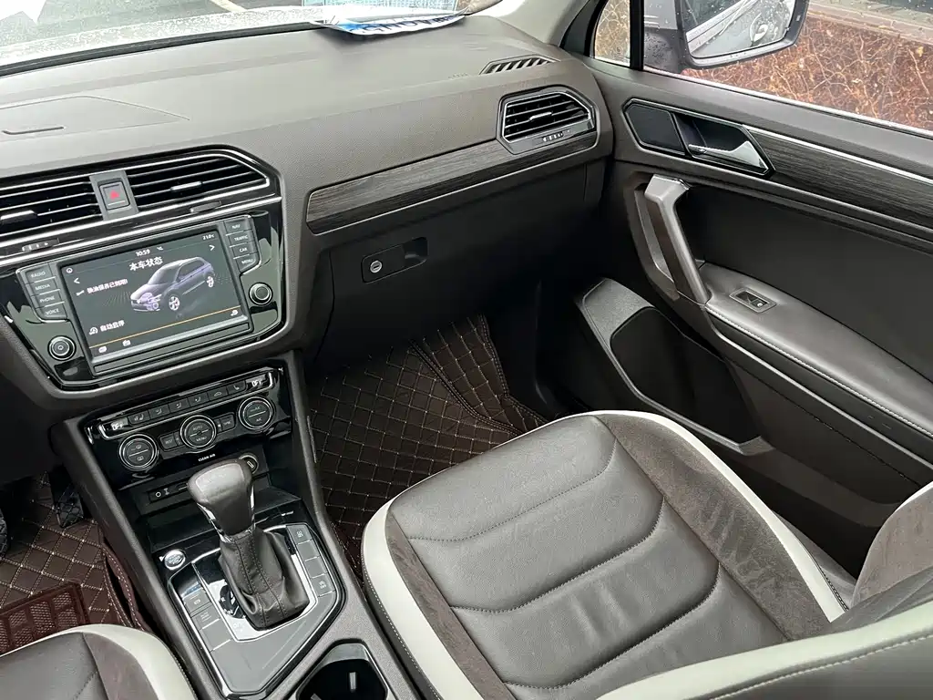 Volkswagen Tiguan L 2018 — фото 11