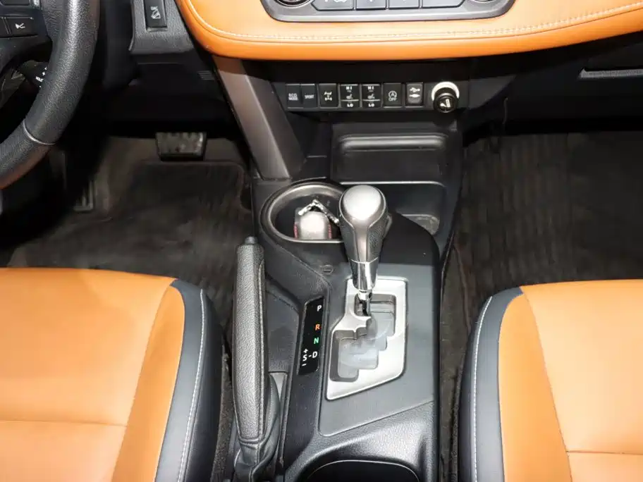 Toyota RAV4 2018 — фото 15